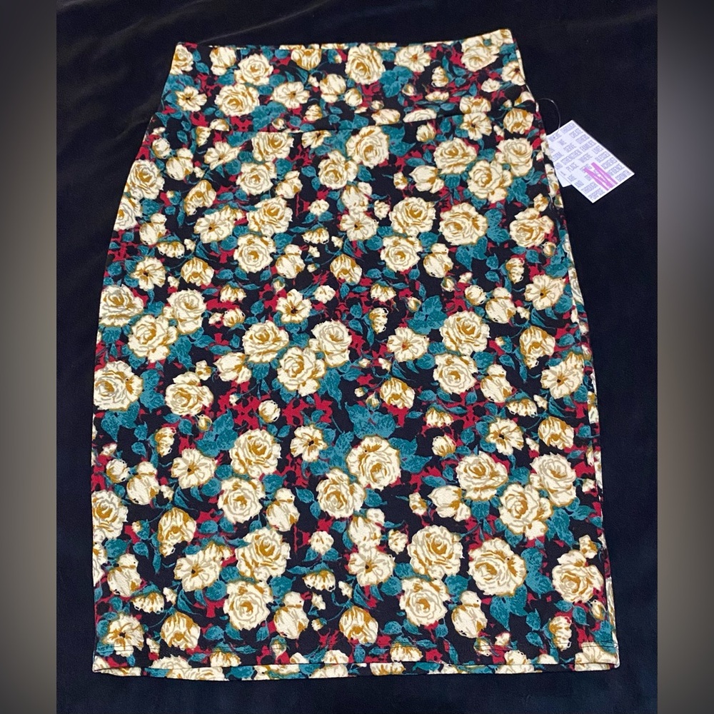 CLOSET CLEAR OUT ON ALL LULAROE MAKE A OFFER BUNDLE NWT MEDIUM HIGHWAIST STRETCH - Picture 8 of 11